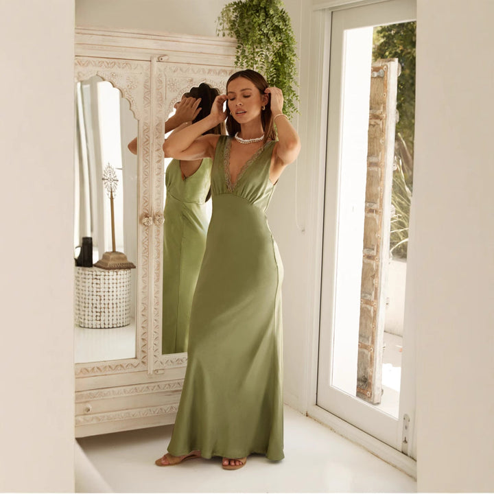 Dear | Luxe Evening Dress with Deep V-Neck and Lace Trim